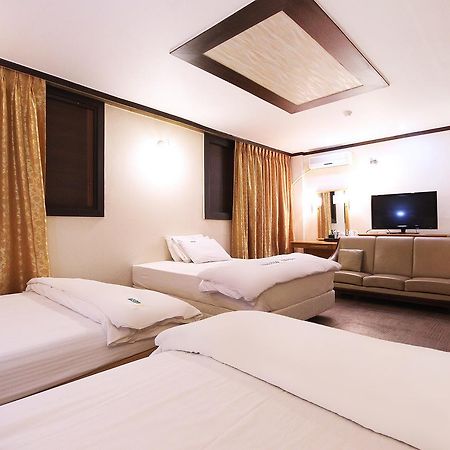 Daegu Hilltop Hotel Bagian luar foto