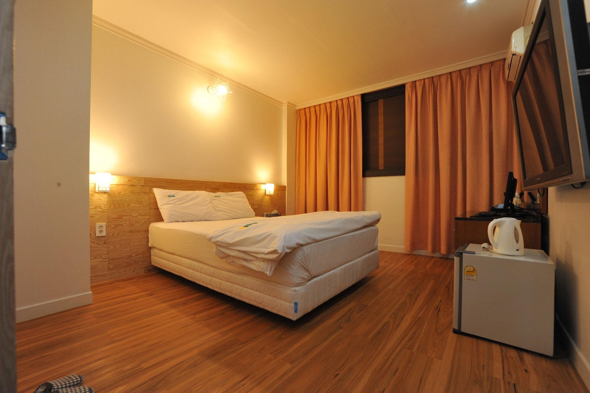 Daegu Hilltop Hotel Bagian luar foto