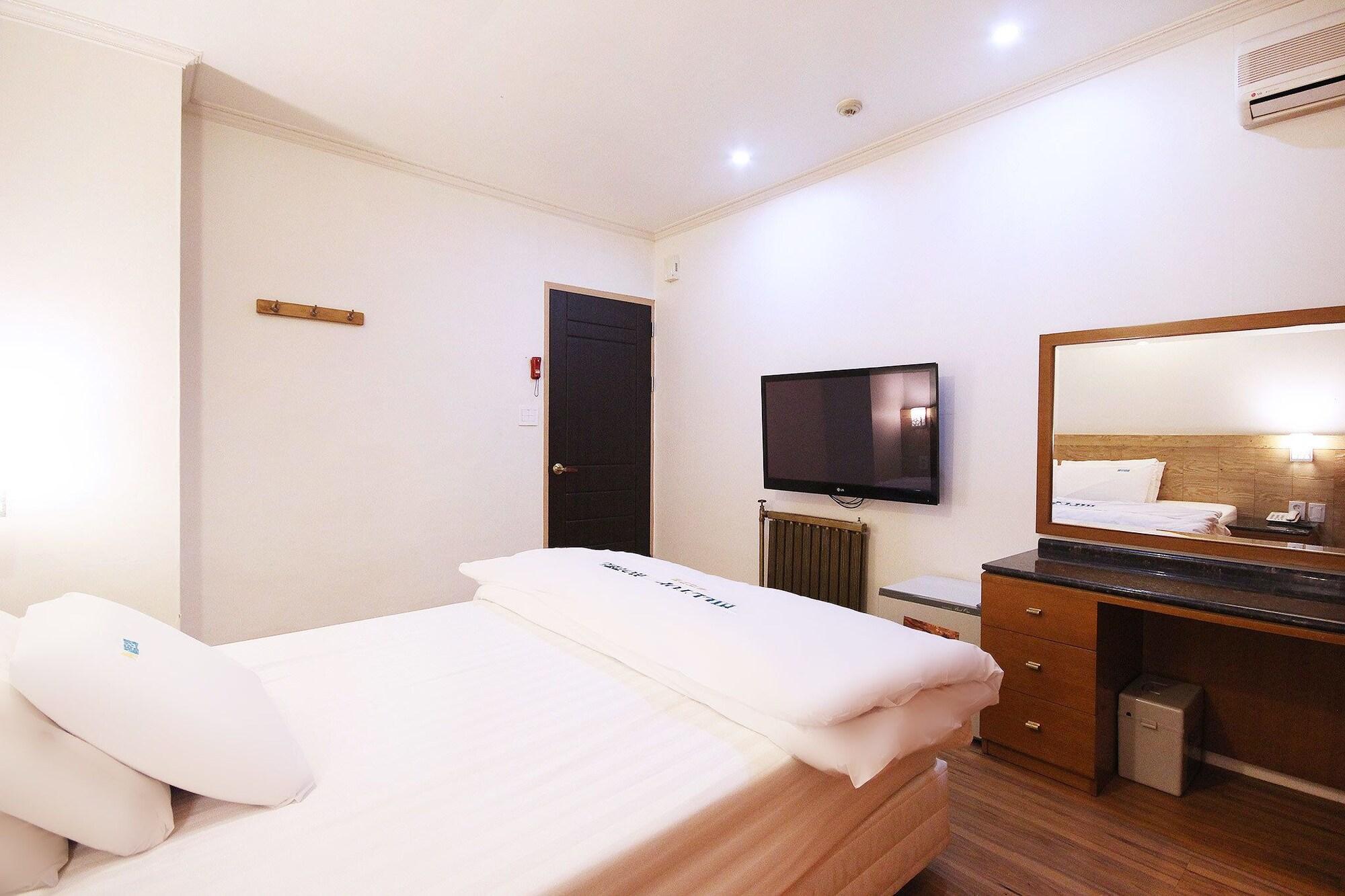 Daegu Hilltop Hotel Bagian luar foto