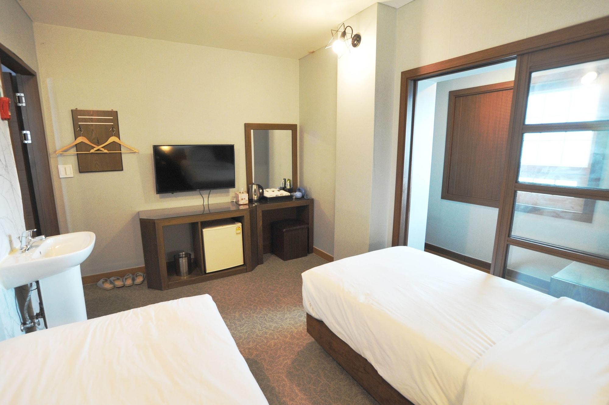 Daegu Hilltop Hotel Bagian luar foto