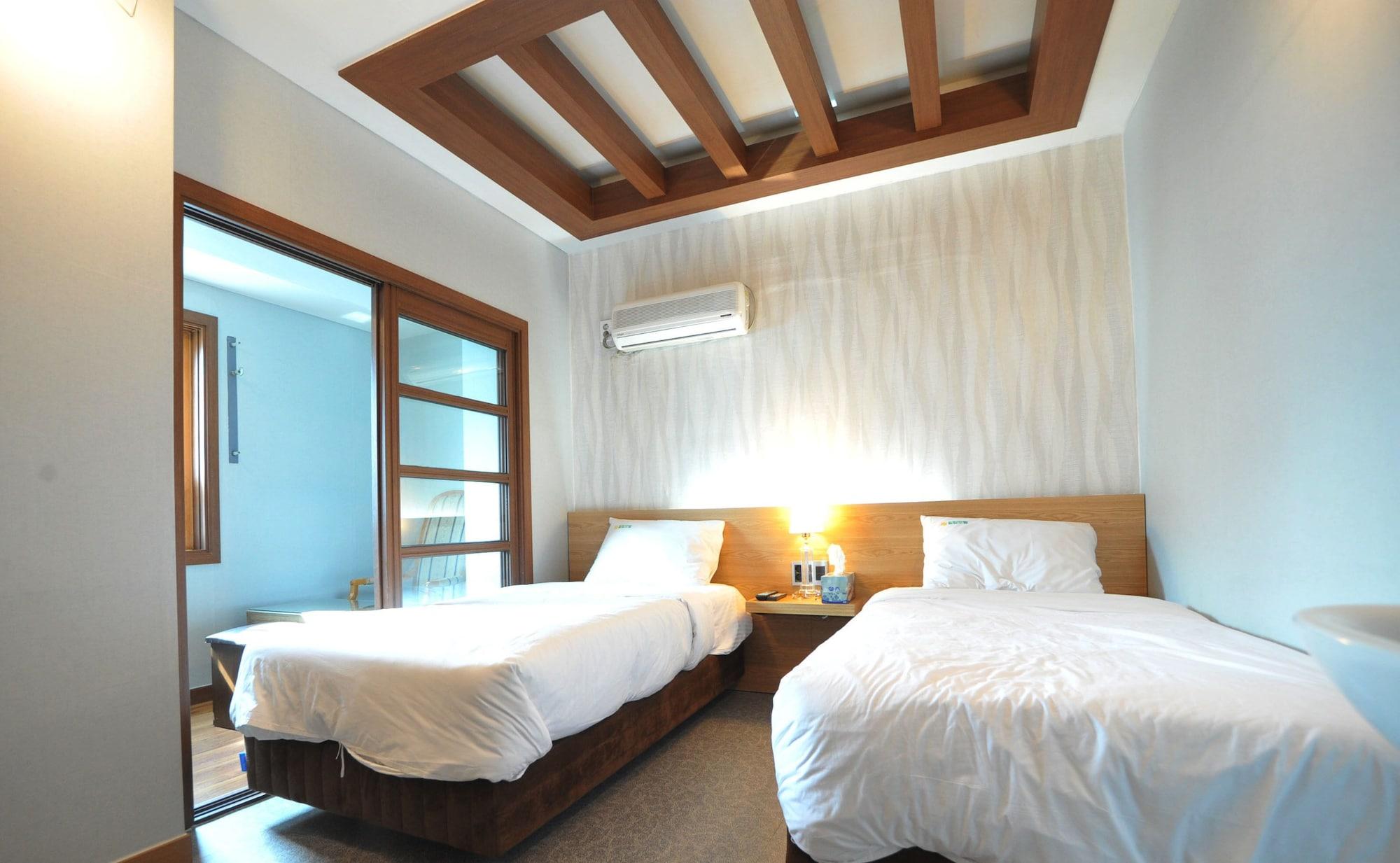 Daegu Hilltop Hotel Bagian luar foto