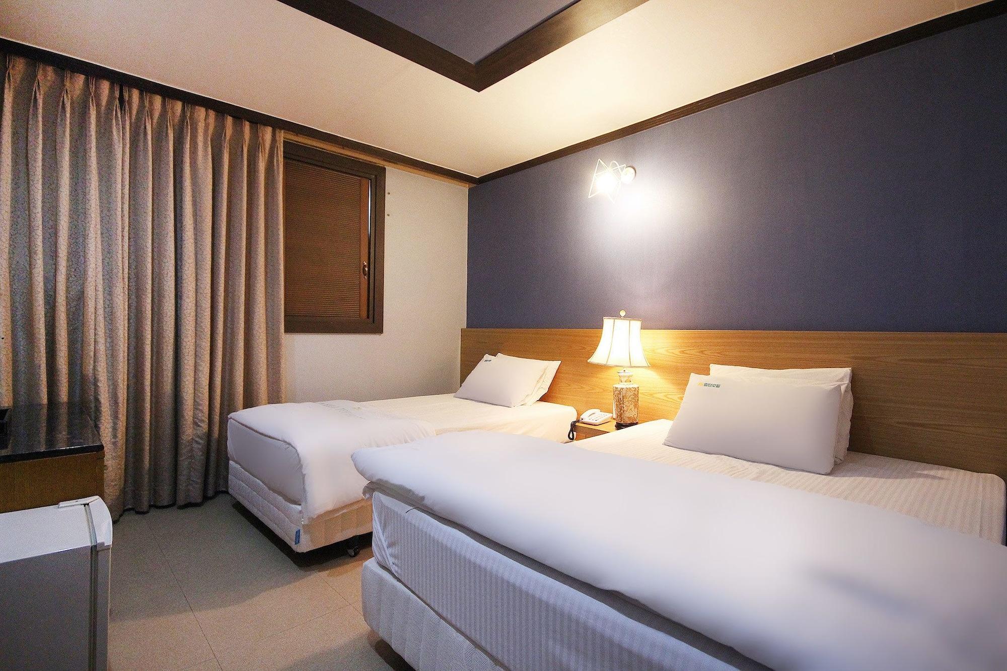 Daegu Hilltop Hotel Bagian luar foto