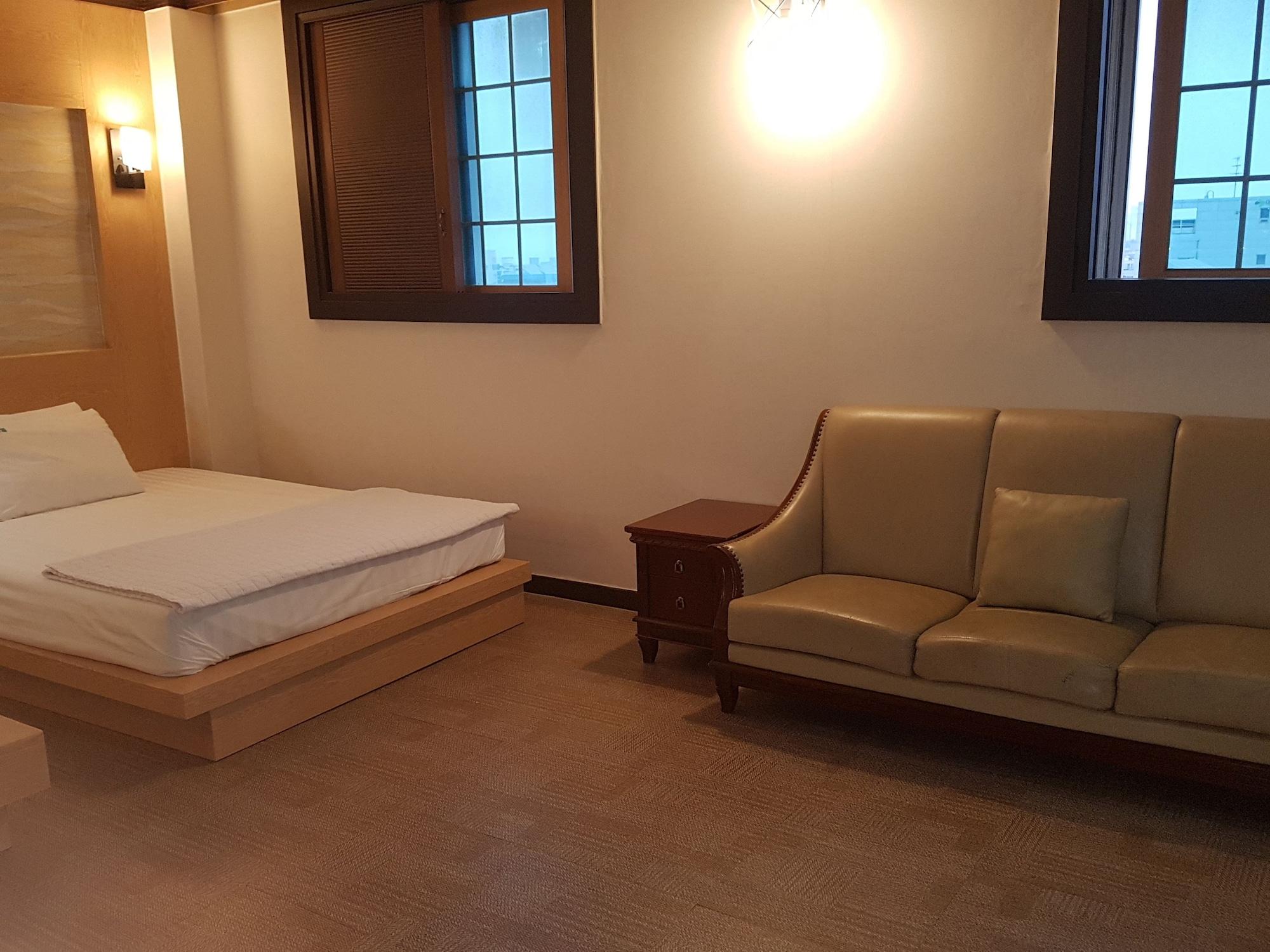 Daegu Hilltop Hotel Bagian luar foto