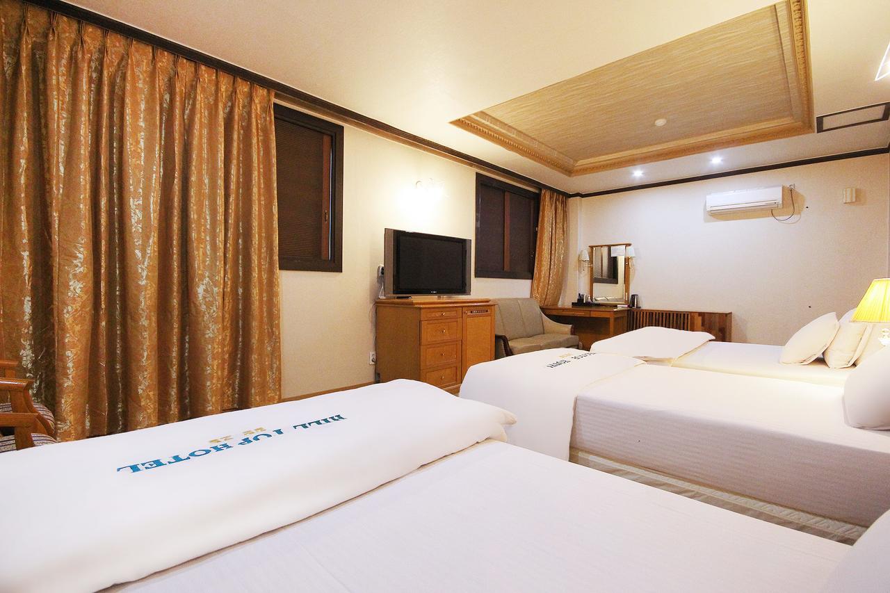 Daegu Hilltop Hotel Bagian luar foto