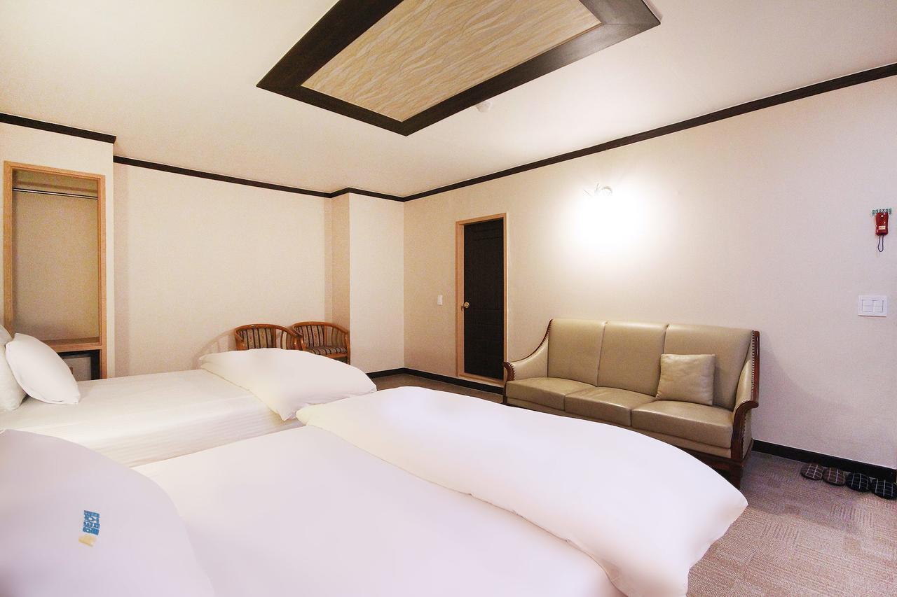 Daegu Hilltop Hotel Bagian luar foto